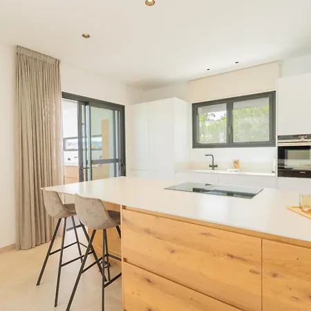 Costablancadreams Besa In *